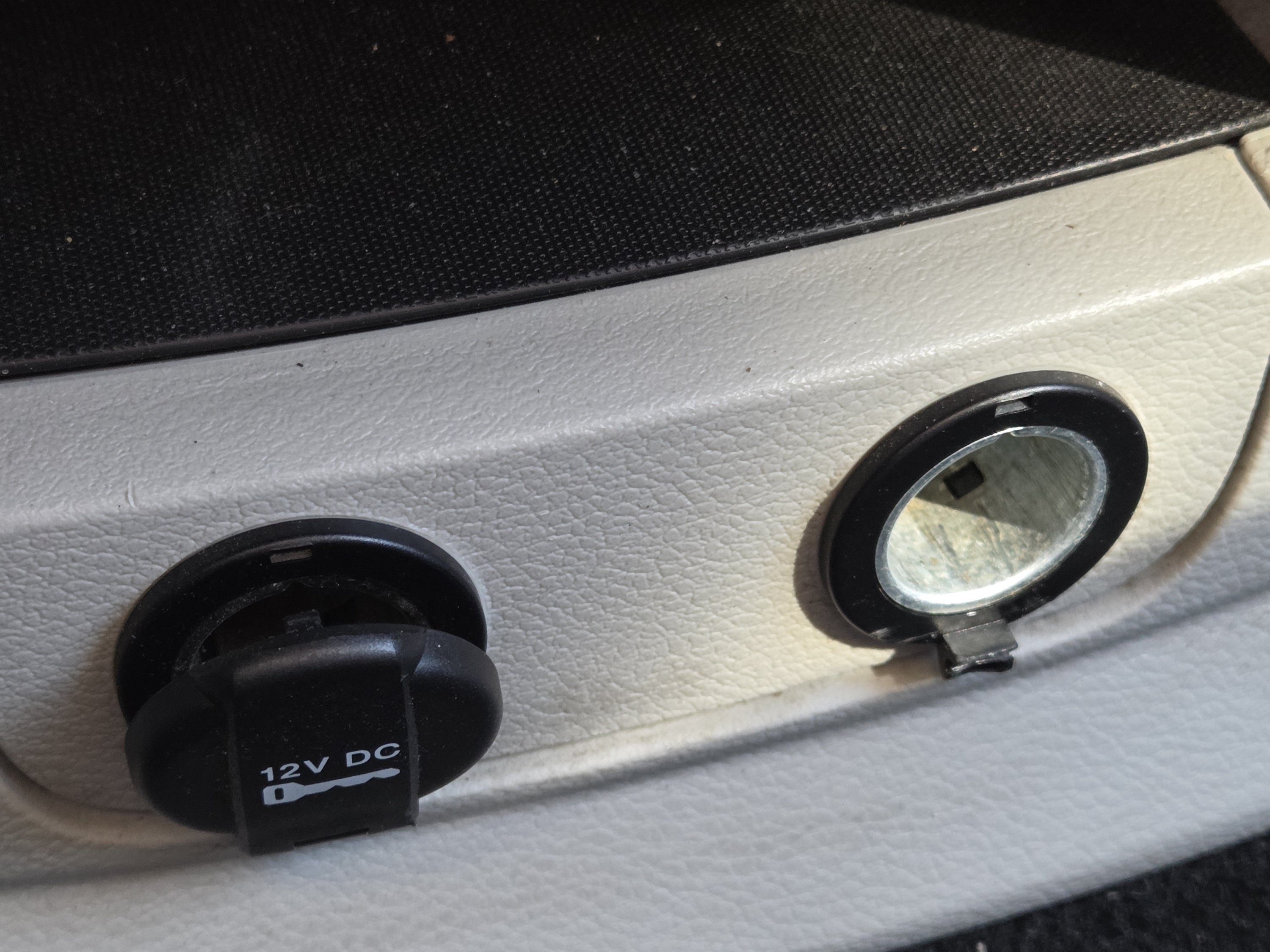 Used 2015 Chrysler Town & Country Touring FWD image 35