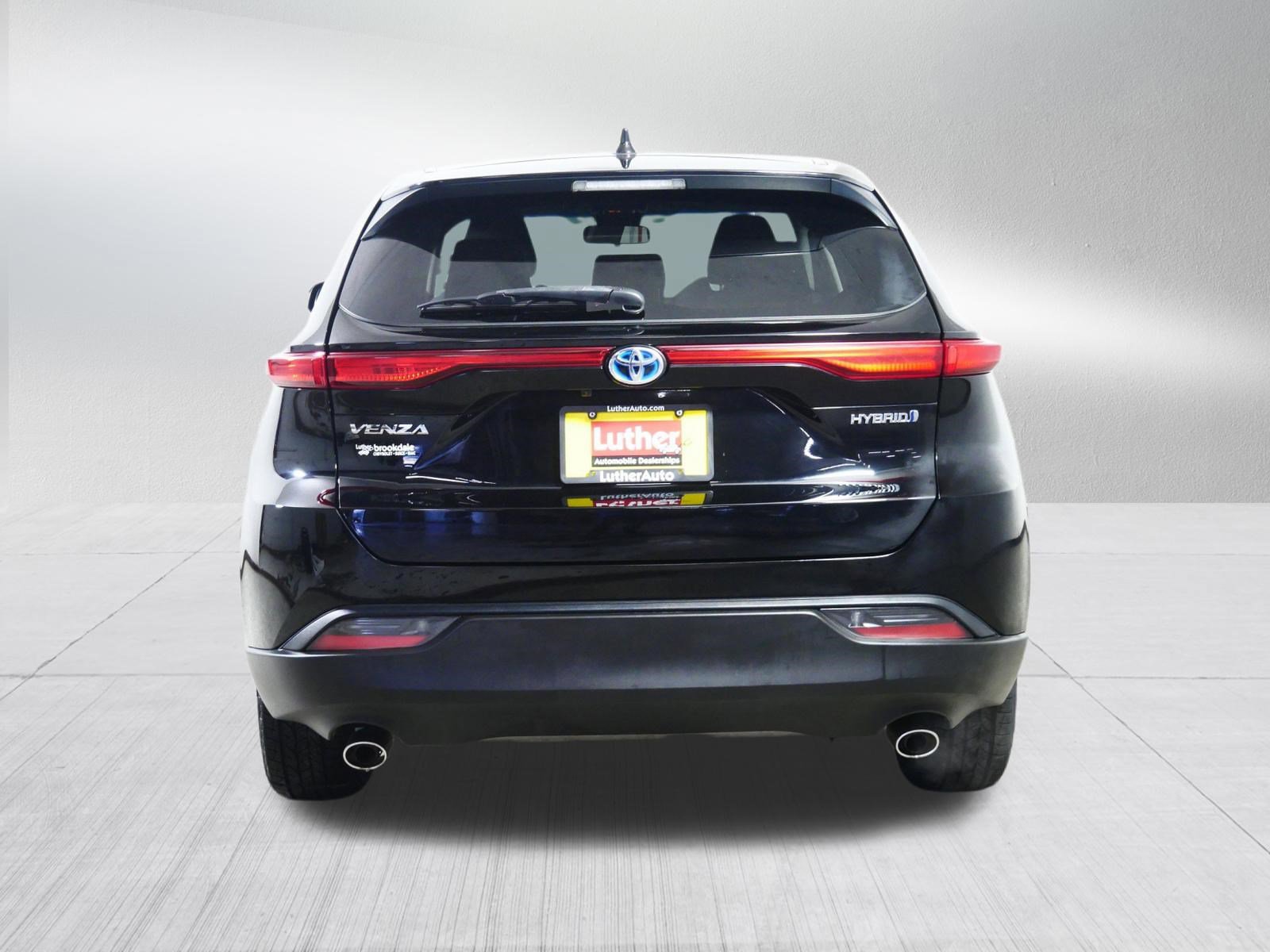 Used 2021 Toyota Venza LE w/ Carpet Mat Package (TMS) image 6