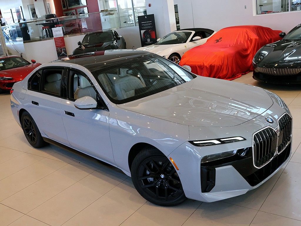 Used 2024 BMW 760i xDrive w/ Premium Package 2 image 11