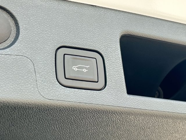 New 2027 Chevrolet Equinox RS w/ Safety and Technology Package FWD image 13