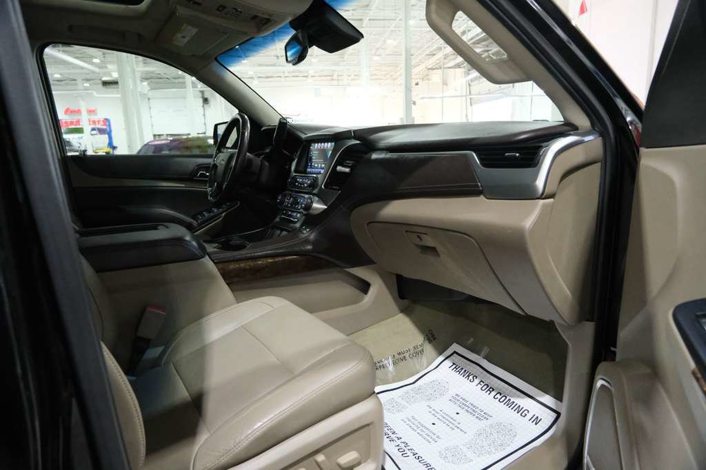 Used 2018 Chevrolet Suburban LT RWD image 33