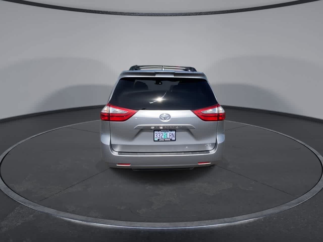 Certified 2018 Toyota Sienna XLE FWD image 7