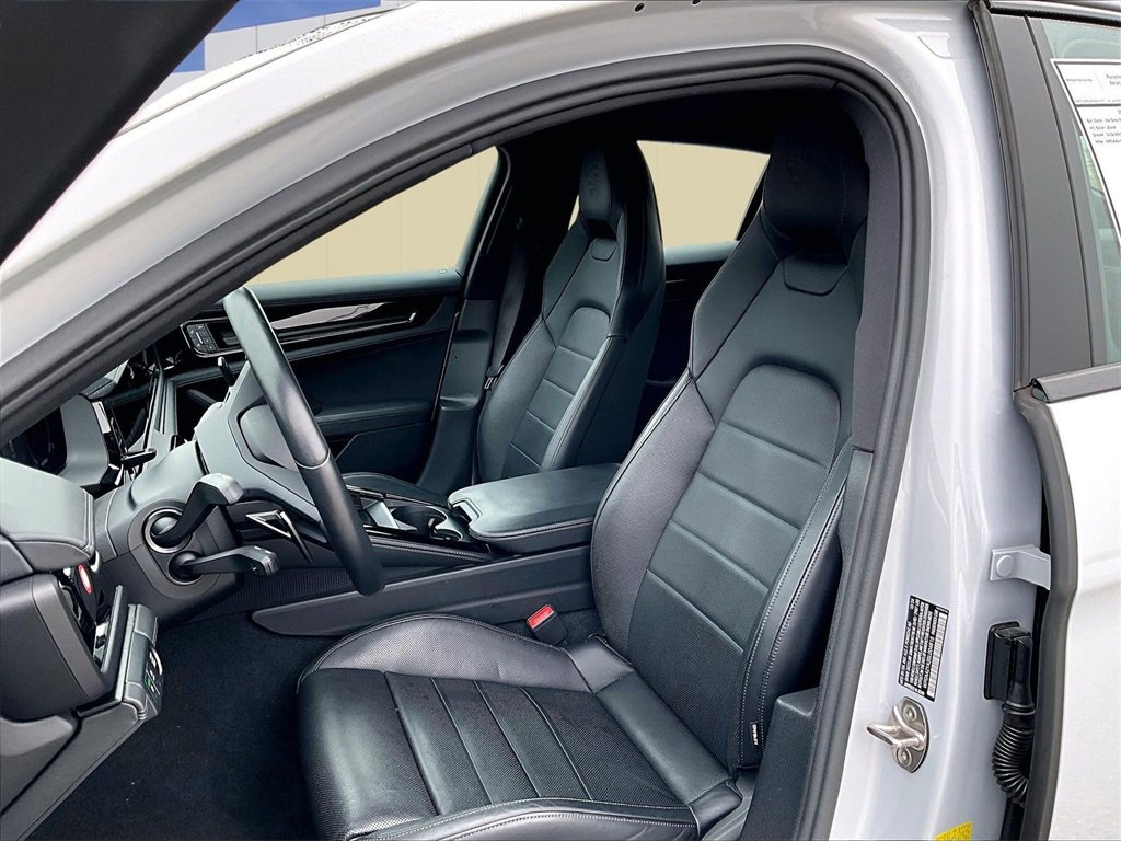 Used 2025 Porsche Panamera image 5