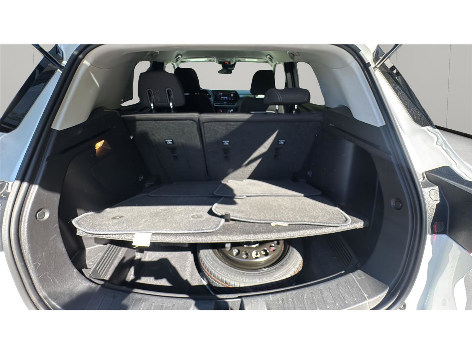 Used 2025 Chevrolet TrailBlazer LT AWD/4WD image 12