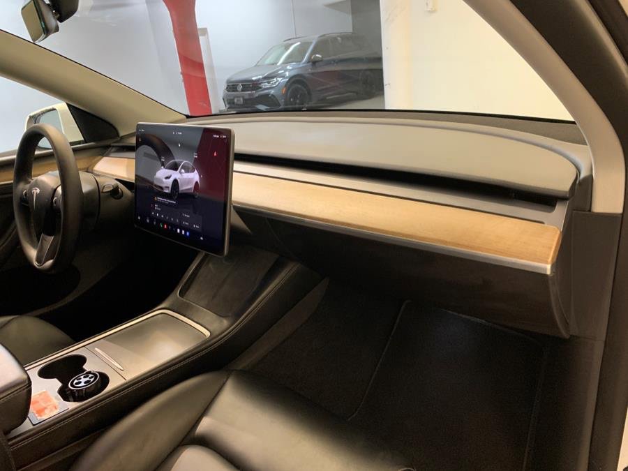Used 2022 Tesla Model Y Long Range AWD/4WD image 16