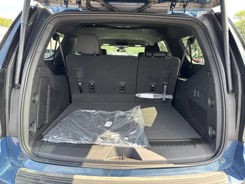 New 2026 Chevrolet Suburban LT AWD/4WD image 6