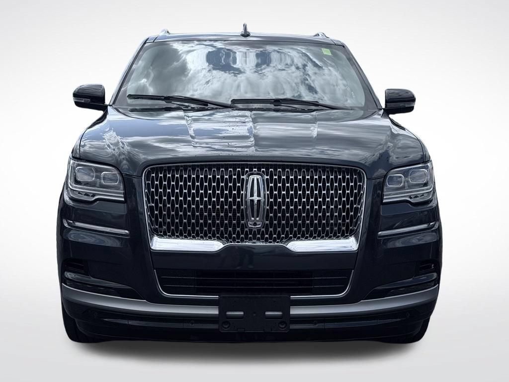 Used 2022 Lincoln Navigator 4WD image 2
