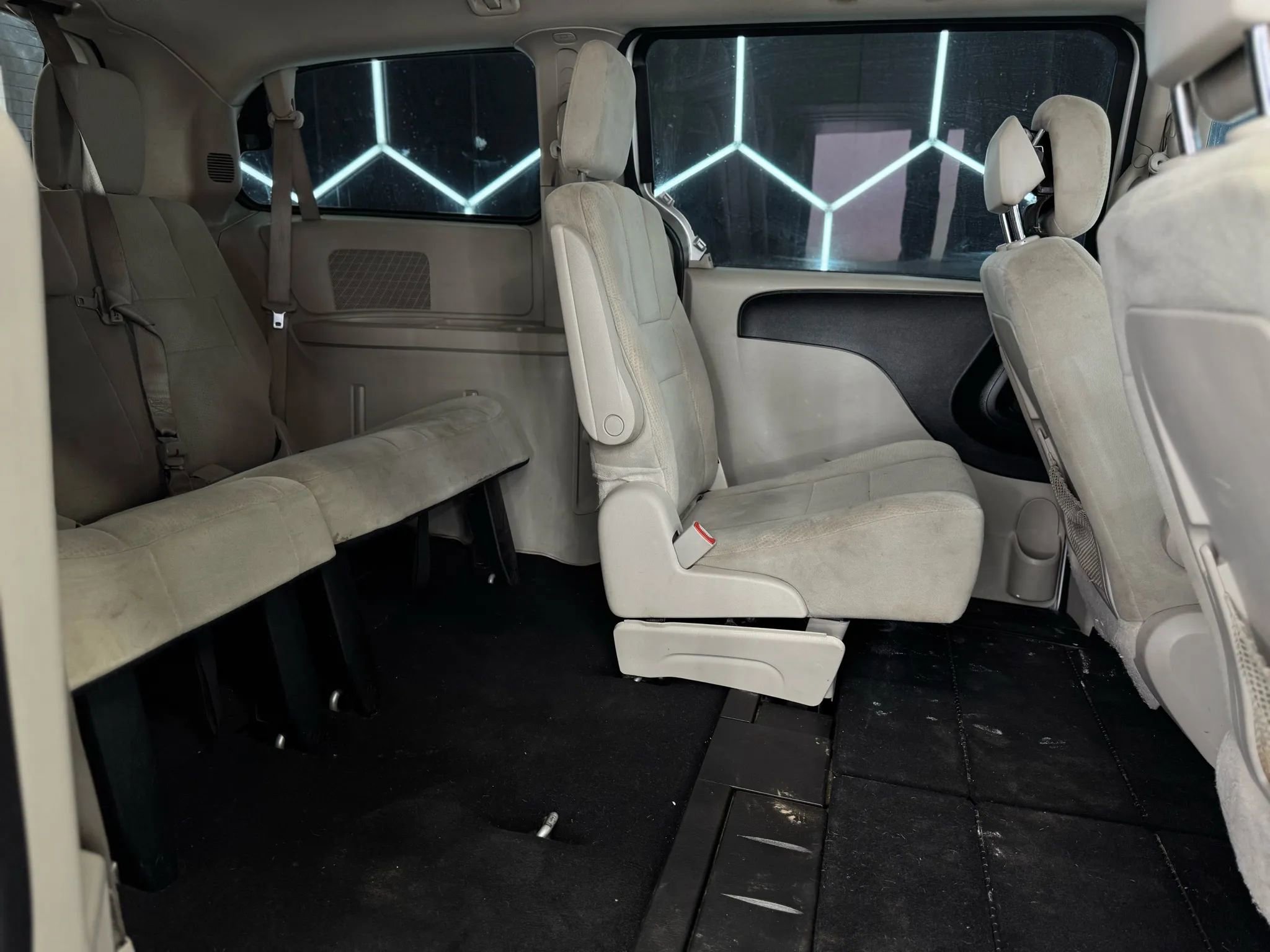 Used 2012 Dodge Grand Caravan SXT FWD image 20