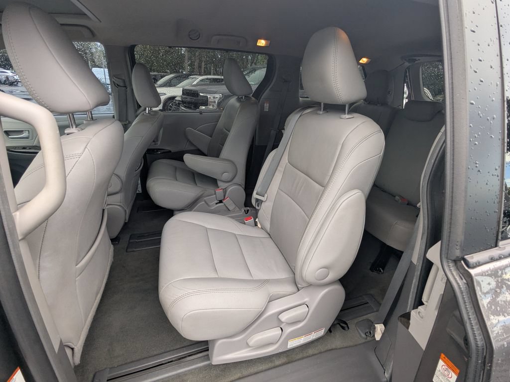 Used 2017 Toyota Sienna XLE w/ XLE Navigation Package FWD image 27