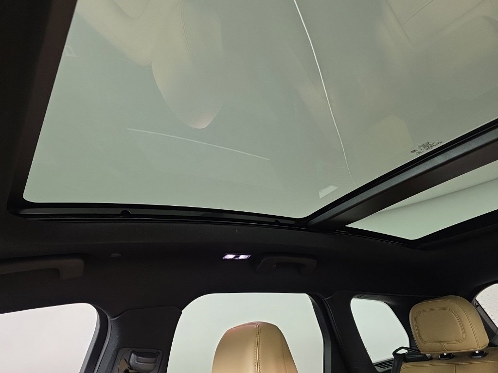 Used 2023 Lincoln Corsair Reserve w/ Equipment Group 201A image 27