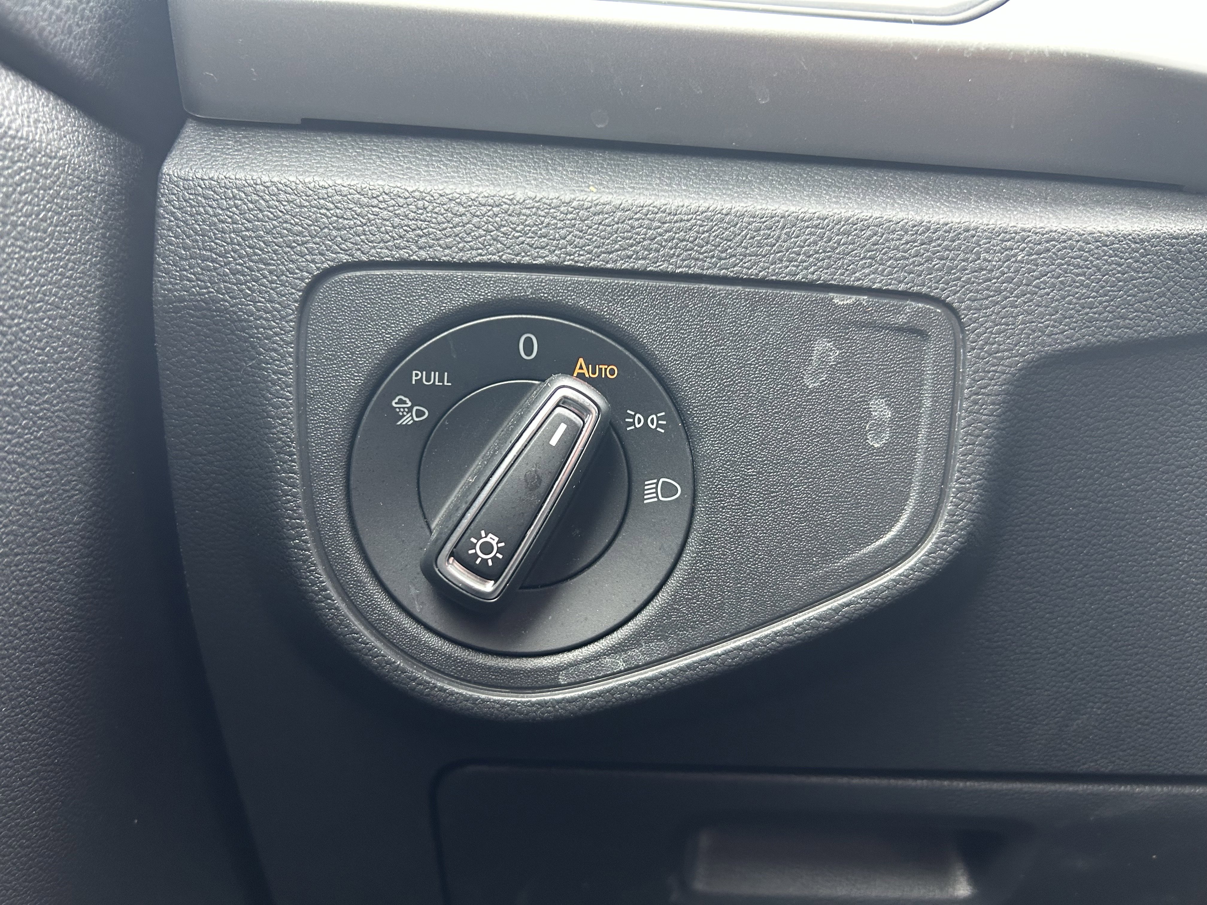 Certified 2023 Volkswagen Atlas SE image 18