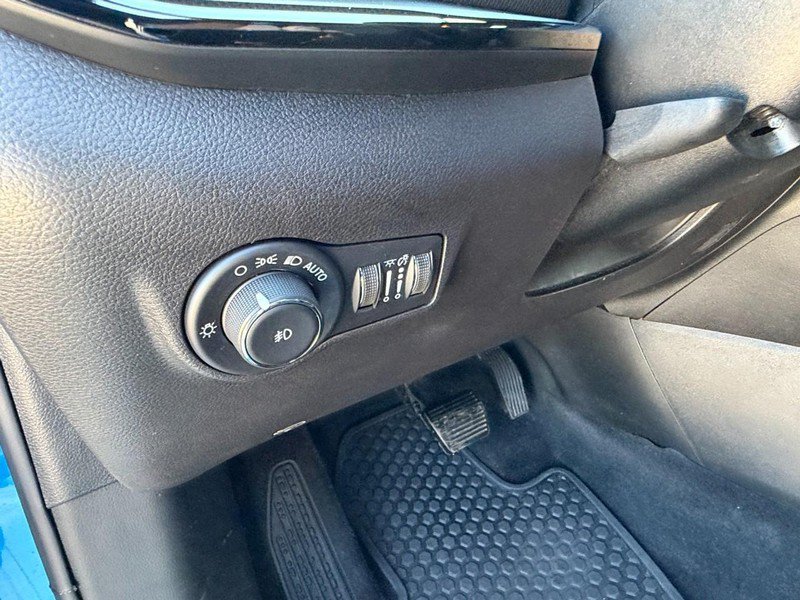 Used 2025 Jeep Compass Trailhawk AWD/4WD image 19