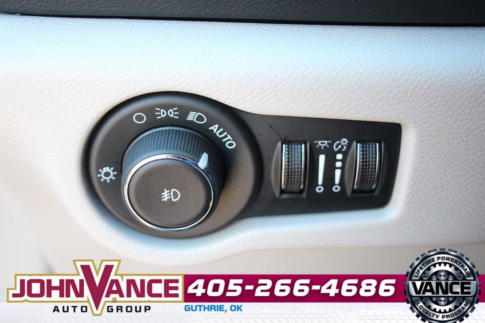 Used 2024 Chrysler Pacifica Touring-L image 29