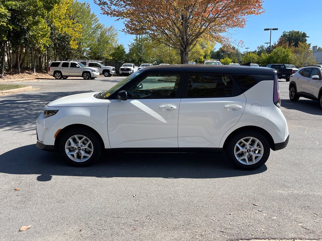 Used 2025 Kia Soul S FWD image 4