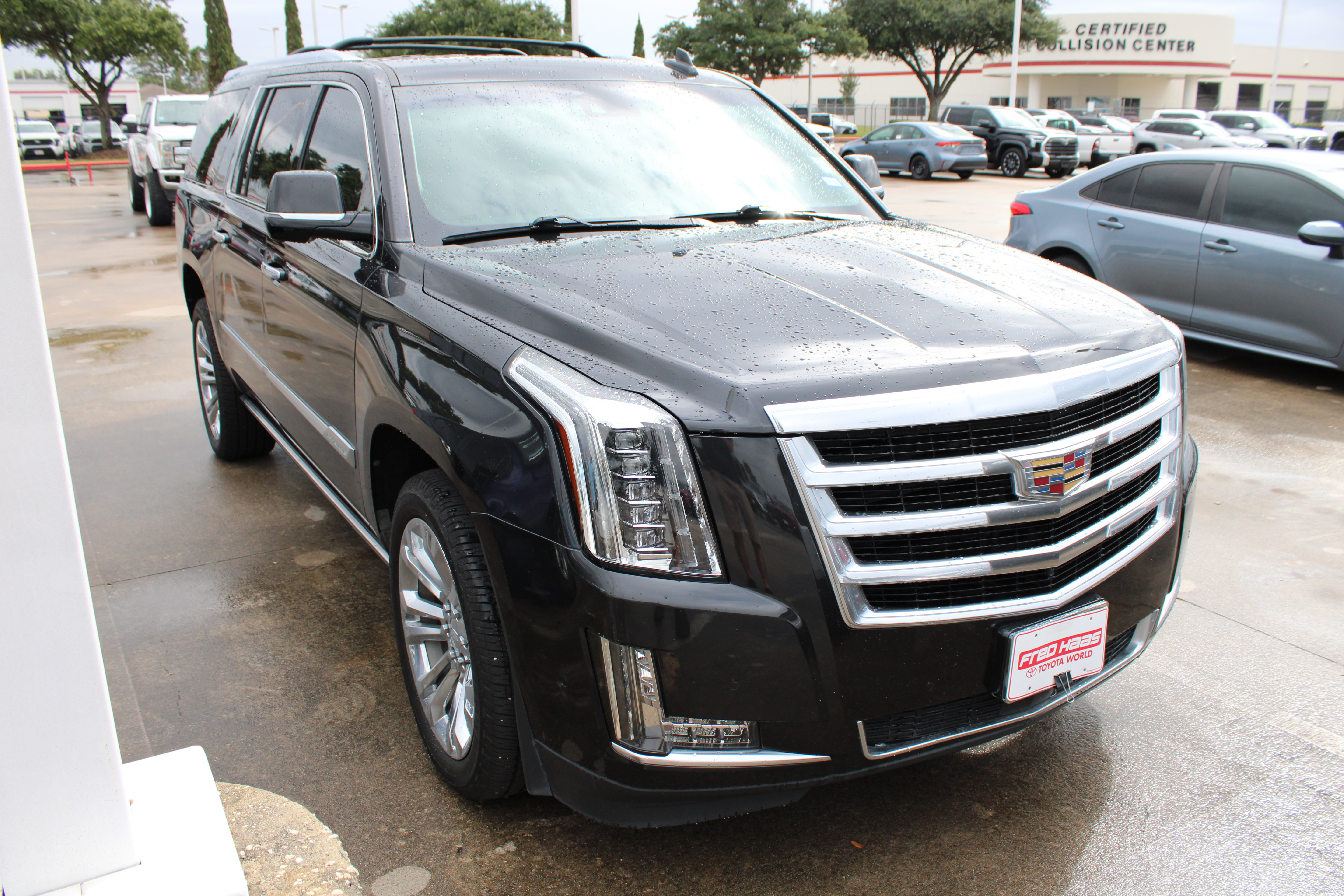 Used 2019 Cadillac Escalade ESV Premium Luxury w/ LPO, Escalade Noir Package AWD/4WD image 2