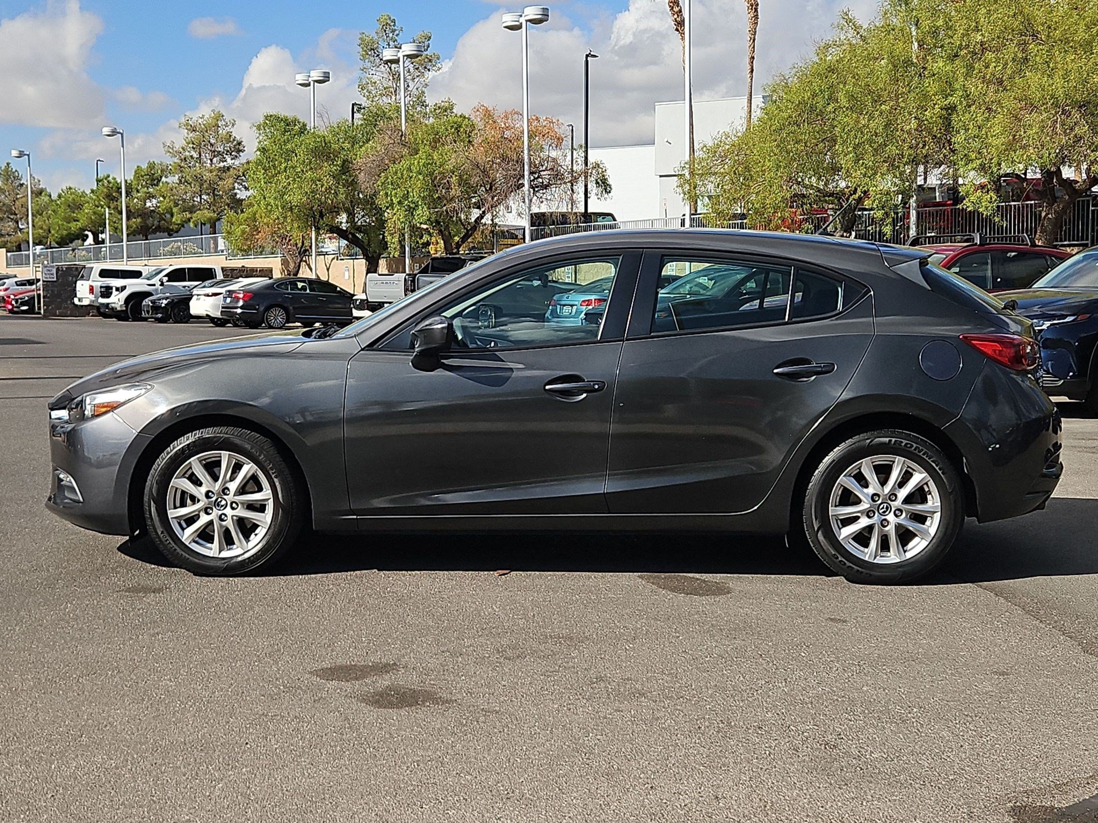 Used 2017 MAZDA MAZDA3 Sport FWD image 2