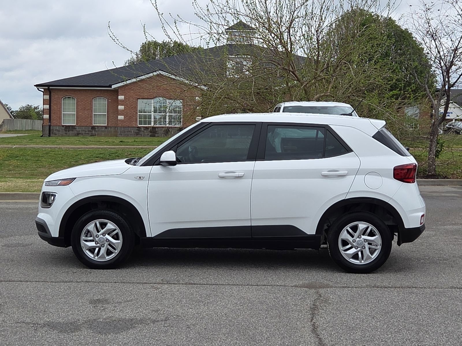 Used 2025 Hyundai Venue SE image 3