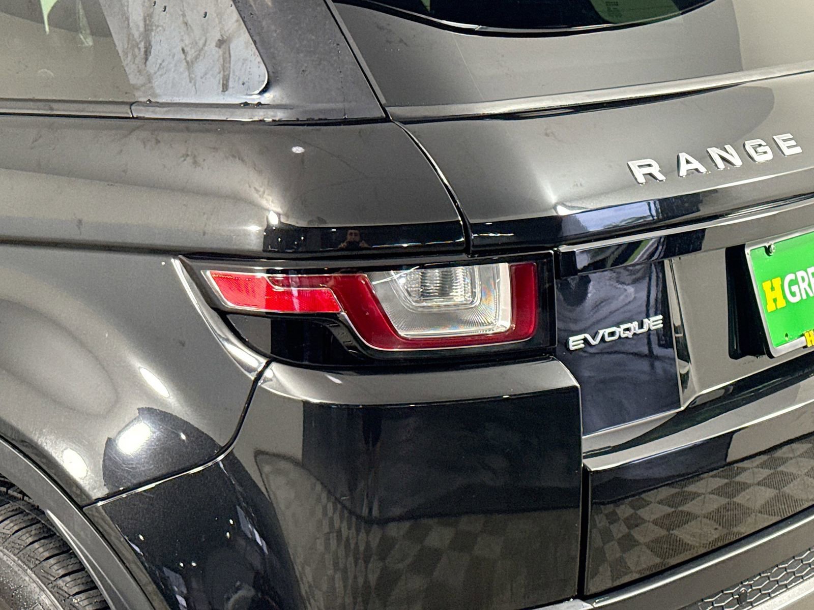 Used 2017 Land Rover Range Rover Evoque SE Premium image 32