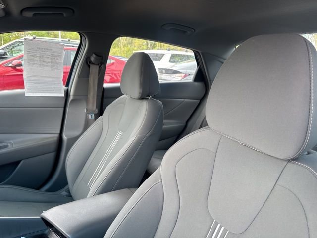 Used 2023 Hyundai Elantra SEL image 11