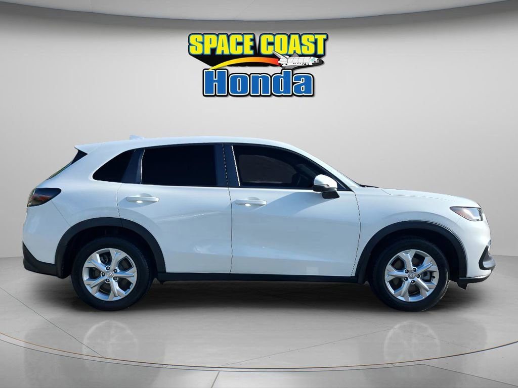 Used 2023 Honda HR-V LX image 2