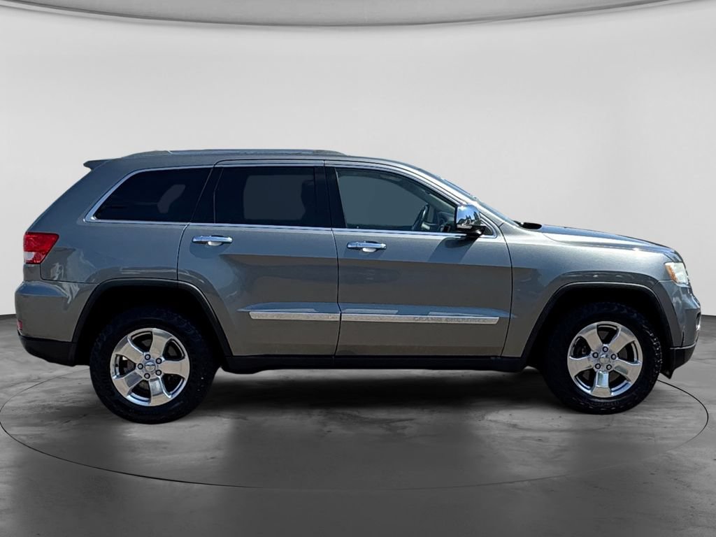 Used 2011 Jeep Grand Cherokee Limited w/ Trailer Tow Group IV AWD/4WD image 11