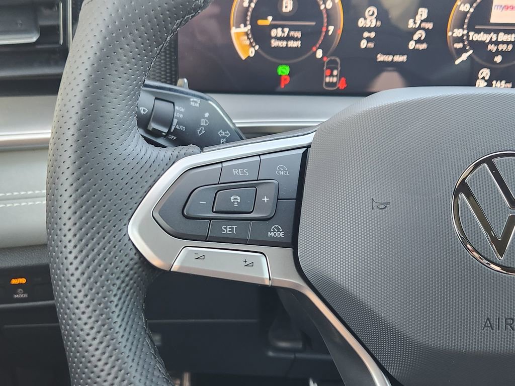 New 2026 Volkswagen Tiguan SE R-Line image 16