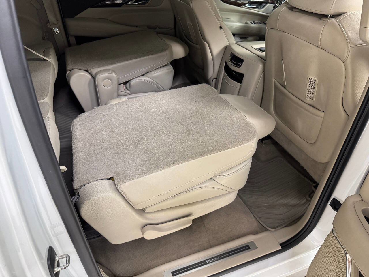 Used 2016 Cadillac Escalade ESV Premium AWD/4WD image 28