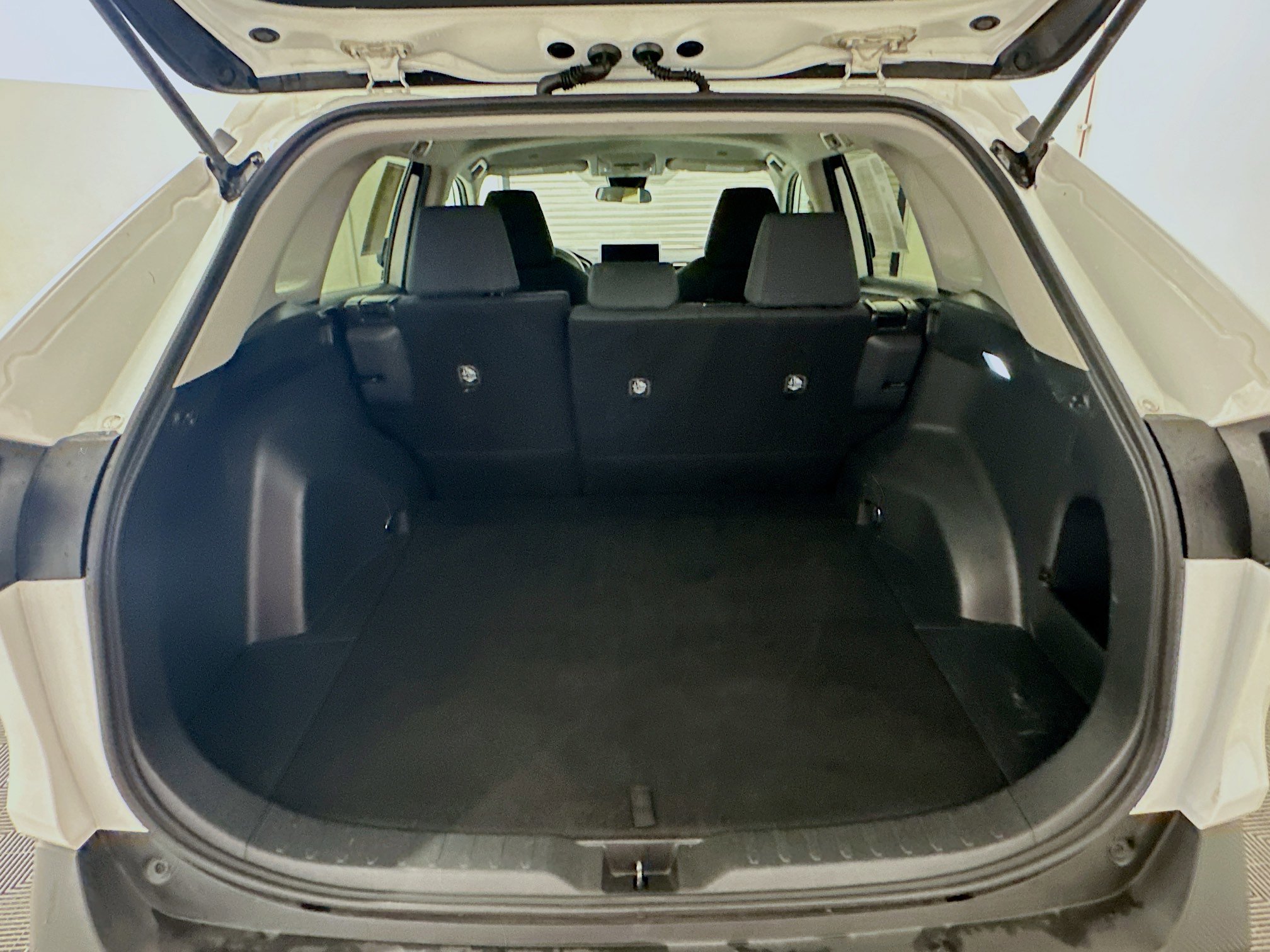 Used 2024 Toyota RAV4 LE AWD/4WD image 29