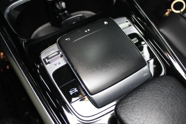 Used 2020 Mercedes-Benz GLB 250 4MATIC w/ Premium Package image 20