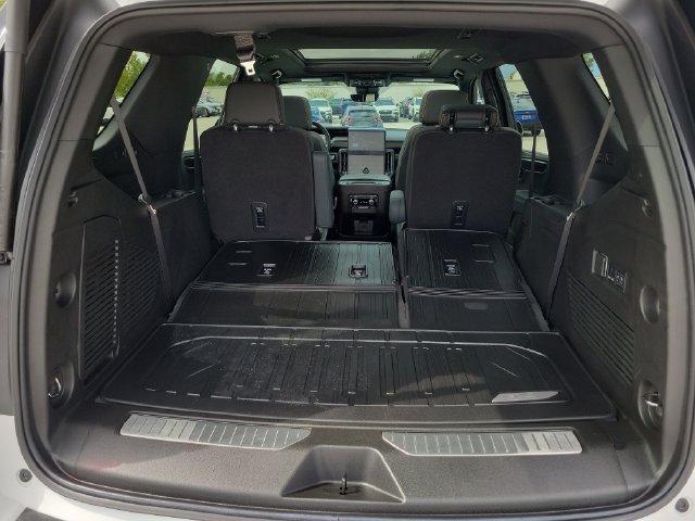 Used 2025 GMC Yukon AT4 w/ AT4 Premium Package AWD/4WD image 8