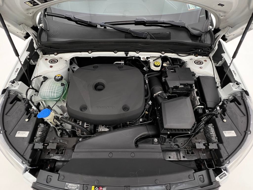 Used 2021 Volvo XC40 T5 R-Design image 28