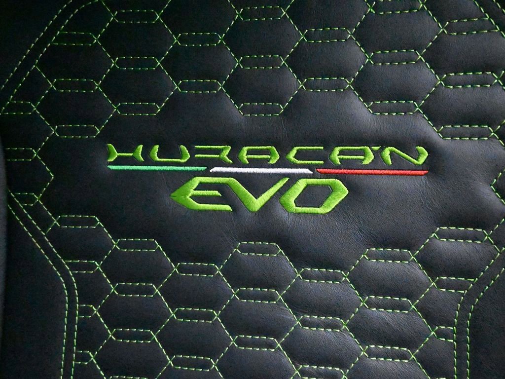 Used 2023 Lamborghini Huracan EVO image 35