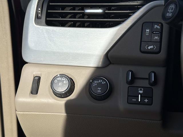 Used 2019 GMC Yukon SLT w/ Open Road Package AWD/4WD image 27