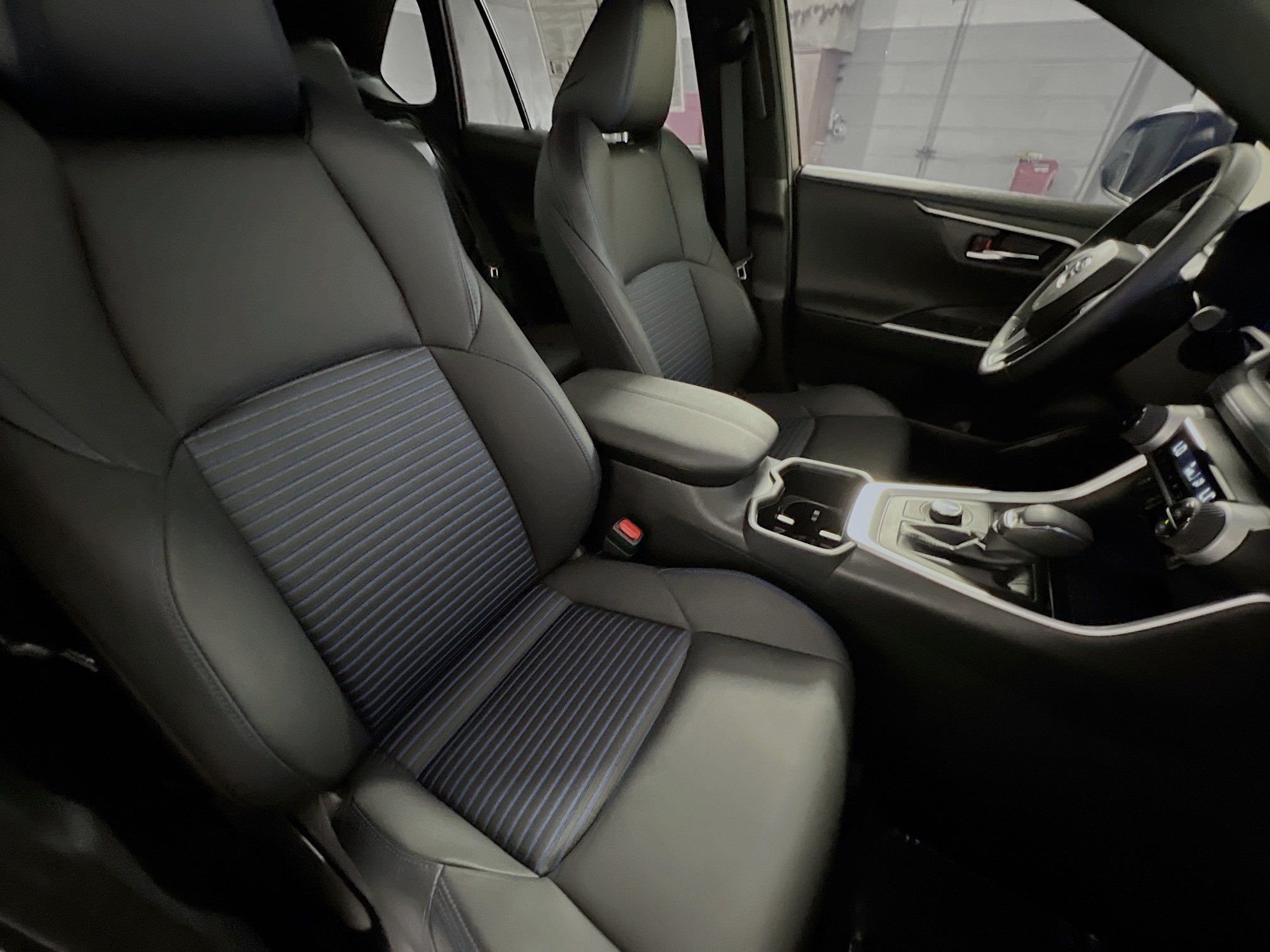 Used 2023 Toyota RAV4 XSE AWD/4WD image 31