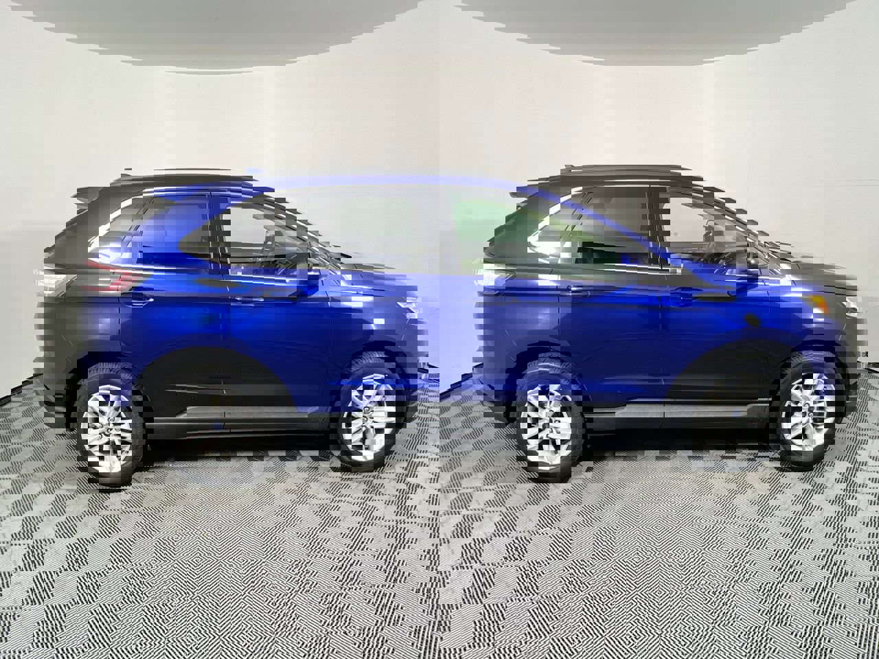 Used 2015 Ford Edge SEL image 2