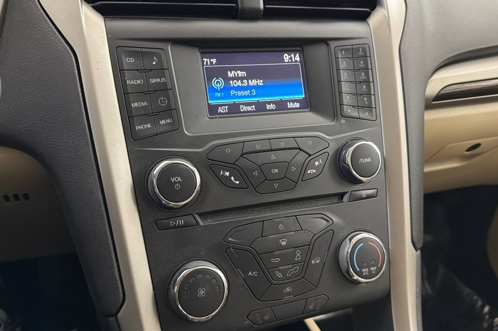 Used 2015 Ford Fusion SE w/ Equipment Group 202A FWD image 23