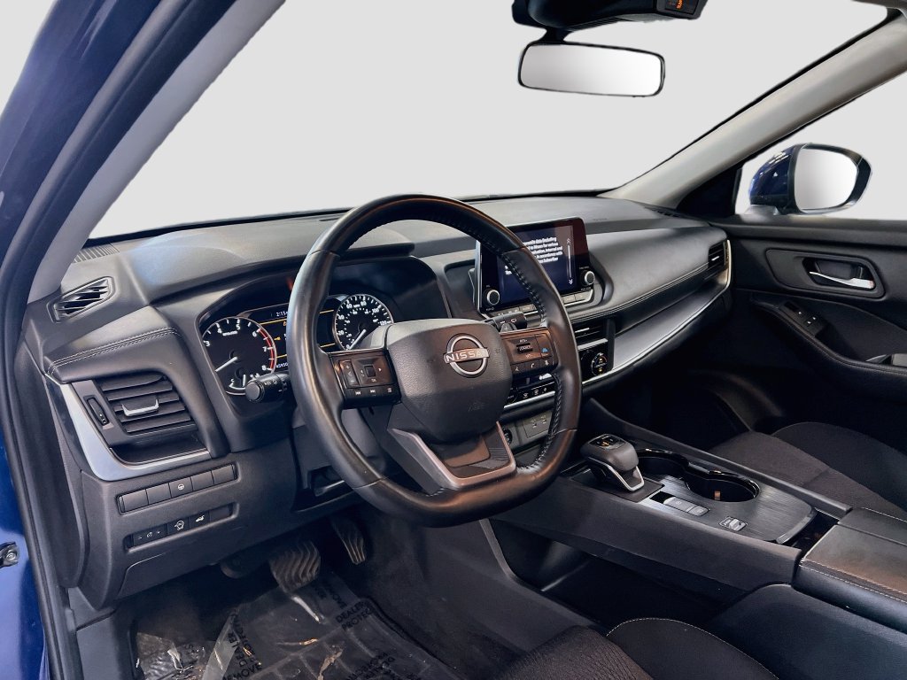 Used 2025 Nissan Rogue SV FWD image 9