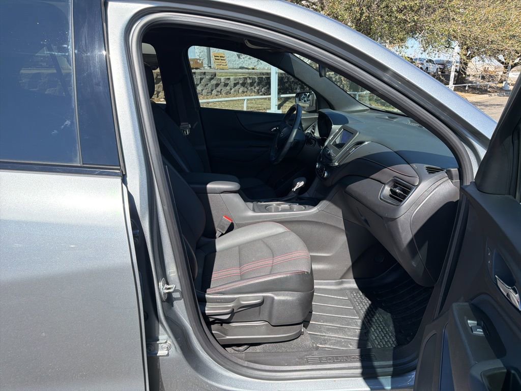 Used 2023 Chevrolet Equinox RS image 35