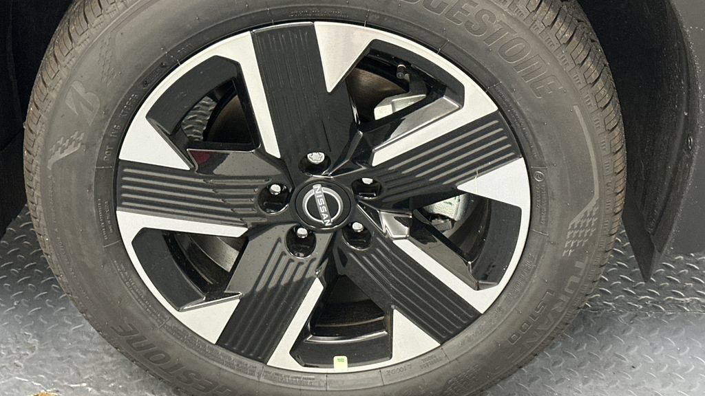 New 2026 Nissan Kicks SV w/ SV Premium Package AWD/4WD image 18