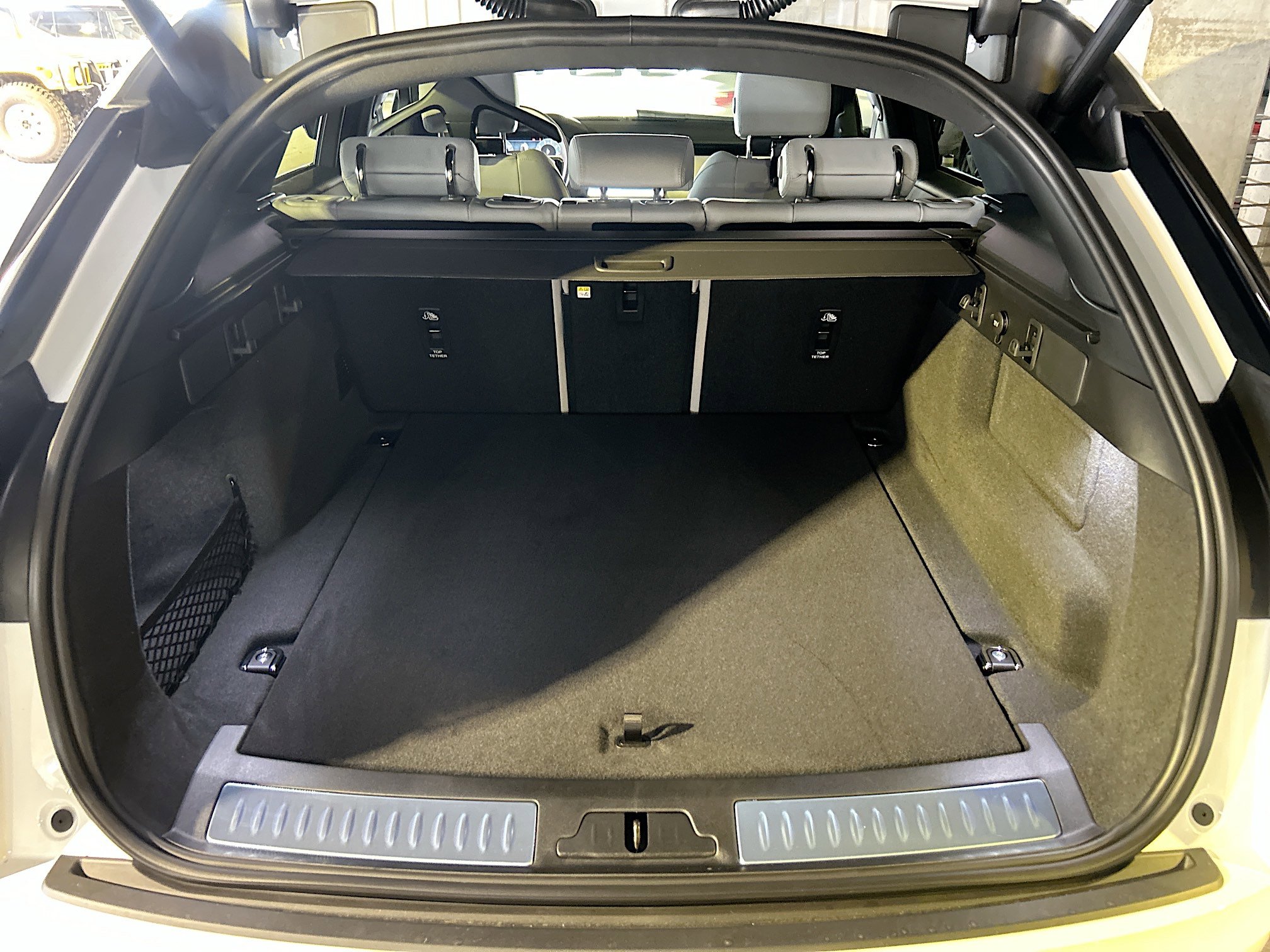 New 2026 Land Rover Range Rover Velar Dynamic SE image 8
