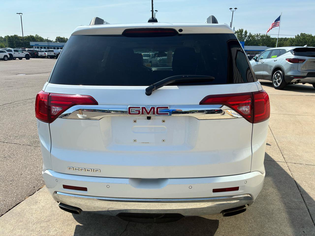 Used 2017 GMC Acadia Denali w/ Technology Package FWD image 6
