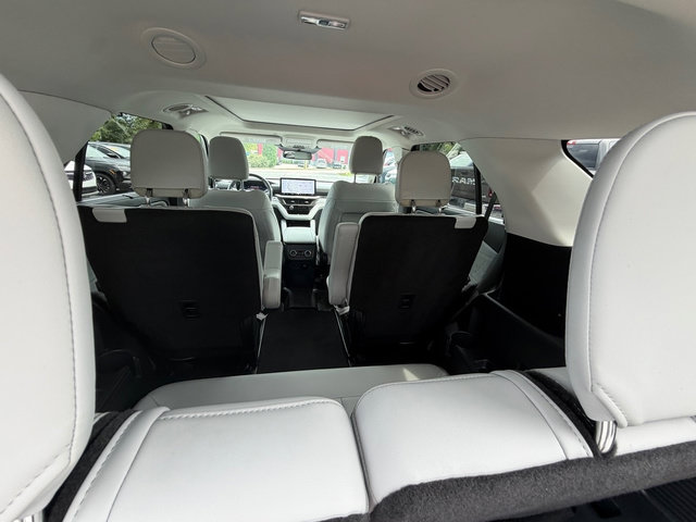 Used 2025 Ford Explorer Platinum AWD/4WD image 41