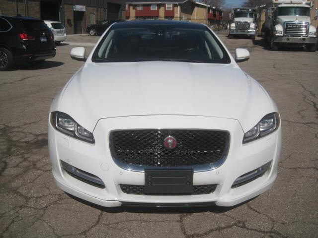 Used 2017 Jaguar XJ image 2