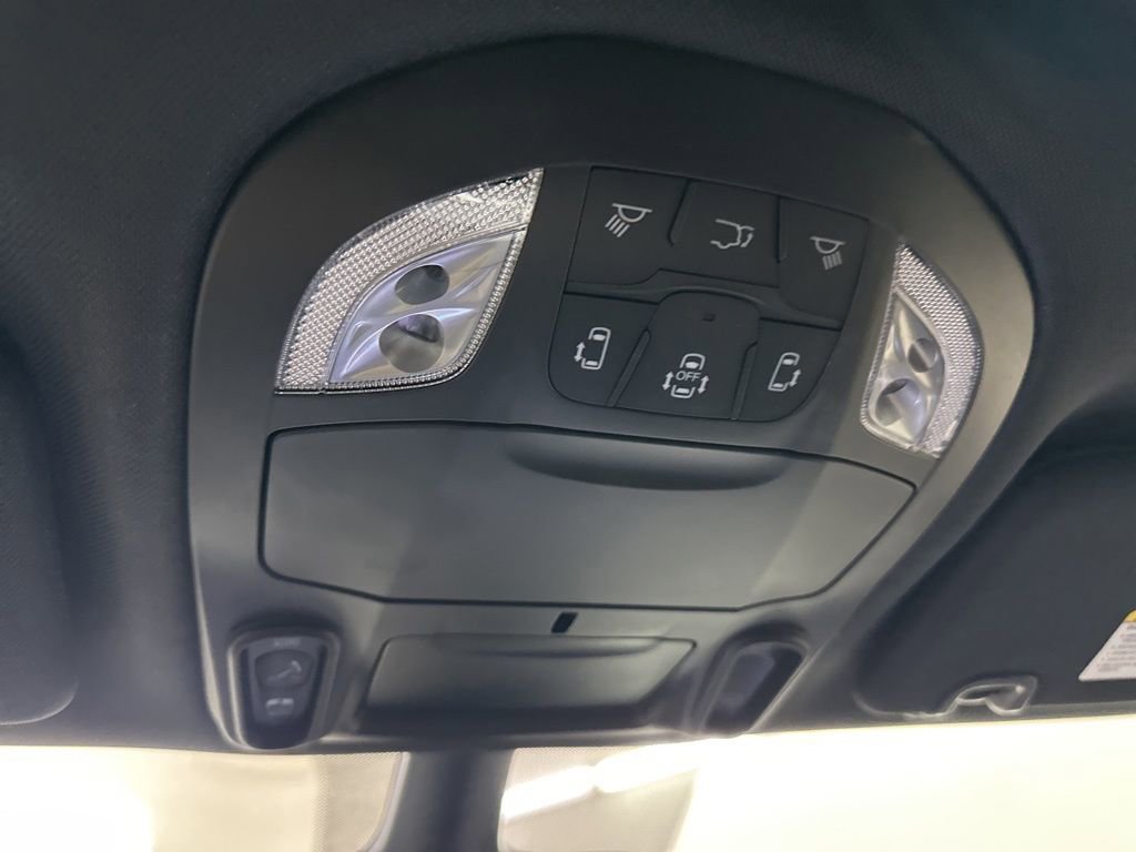 New 2026 Chrysler Pacifica Limited image 40