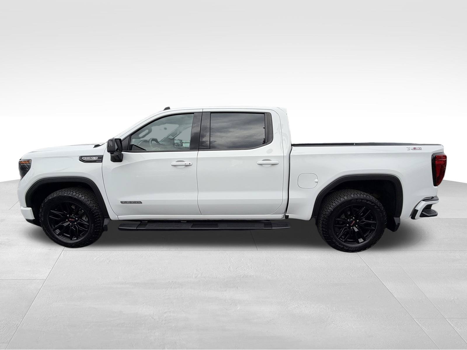 Used 2024 GMC Sierra 1500 Elevation w/ Elevation Premium Package AWD/4WD image 9