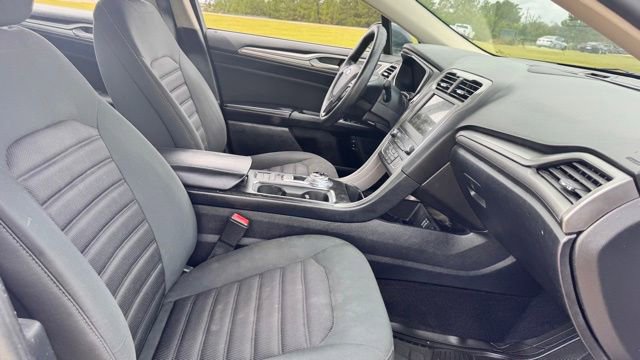 Used 2019 Ford Fusion SE image 15