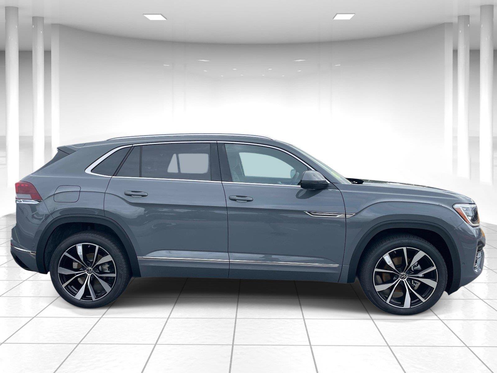 New 2026 Volkswagen Atlas Cross Sport SEL Premium R-Line AWD/4WD image 2
