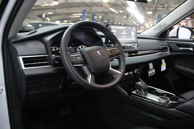 New 2026 Mitsubishi Outlander ES FWD image 5