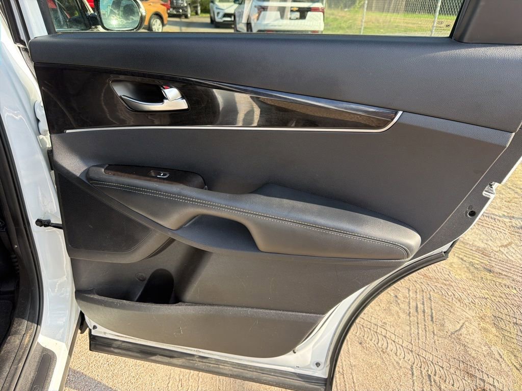 Used 2017 Kia Sorento LX image 27