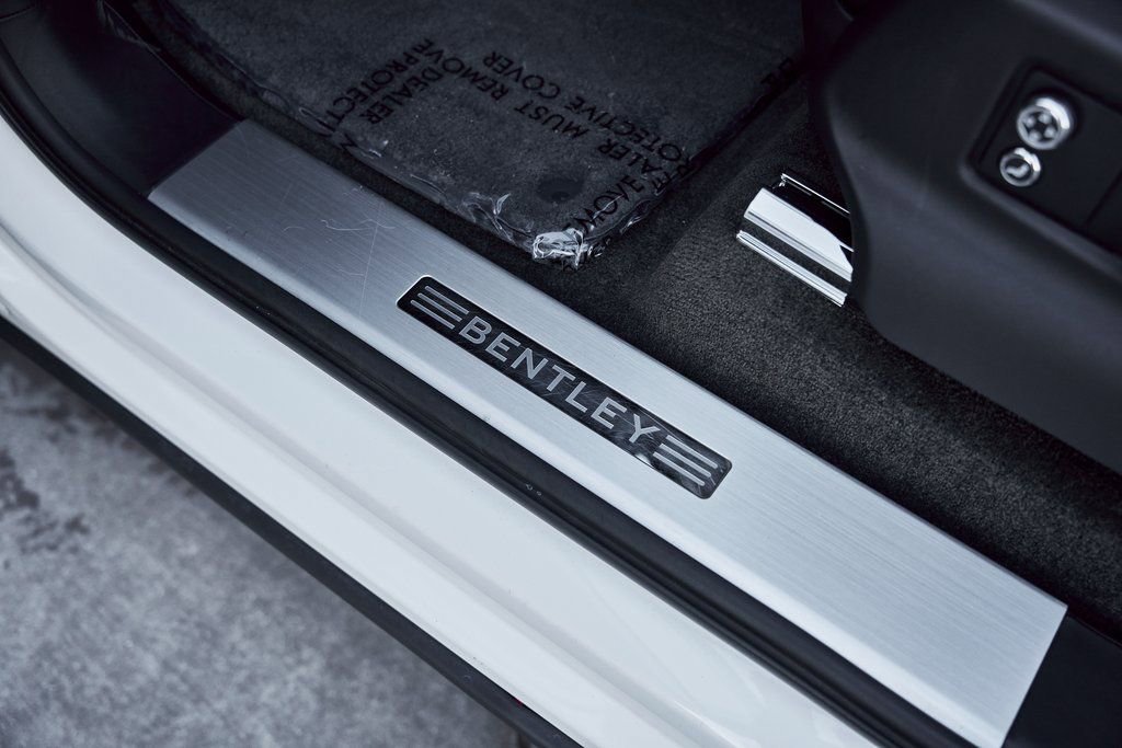 Used 2022 Bentley Bentayga image 33